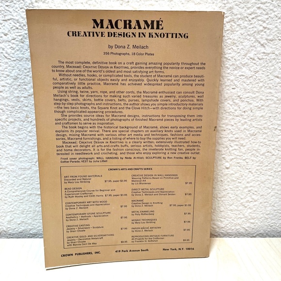 Macrame: Creative Design In Knotting by Dona Z. Meilach. 212 pages. - Picture 3 of 8